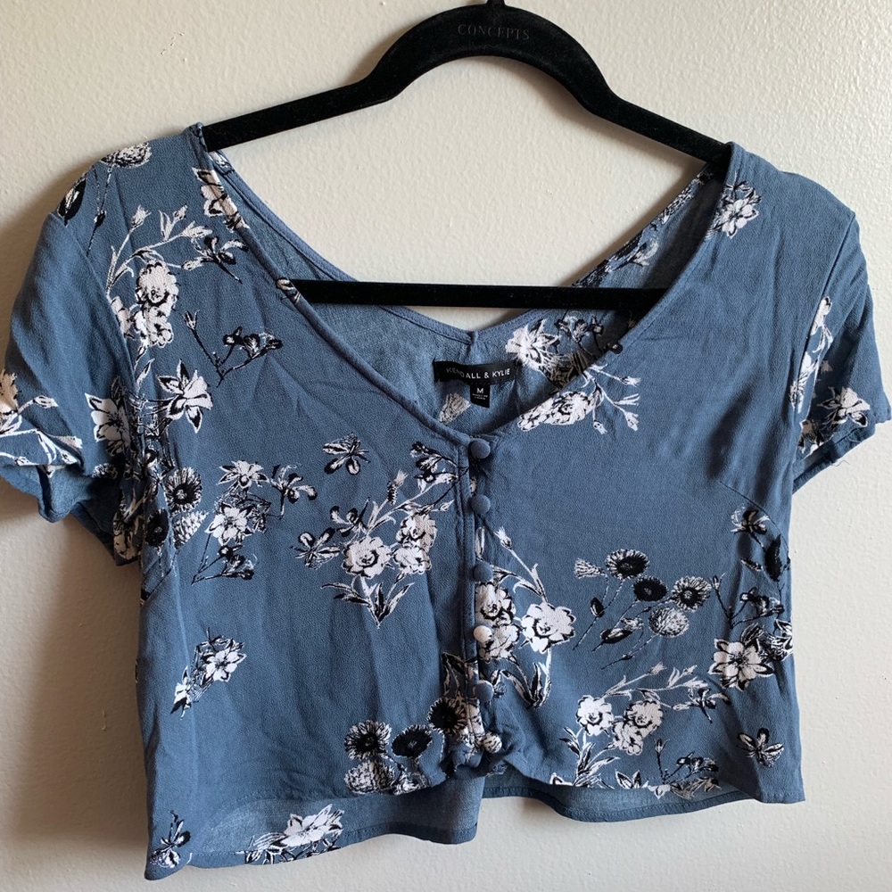 Cropped Floral Top w Buttons